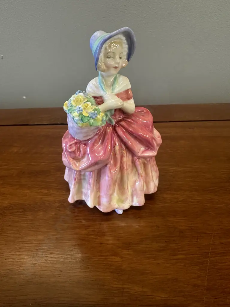 Royal Doulton 'Cissie' Figurine HN1809 H13cm. Image 1++